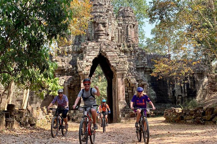 vélo au Cambodge Parc archéologique d’Angkor 